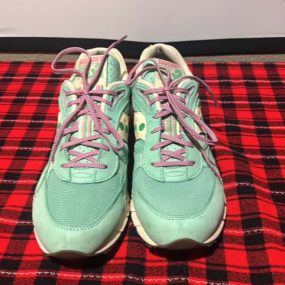 Gently used Saucony xt600 low earth citizen sneakers - Picture 3 of 6